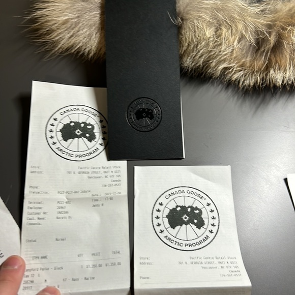 Canada goose Authentic fur trim. - Picture 4 of 4